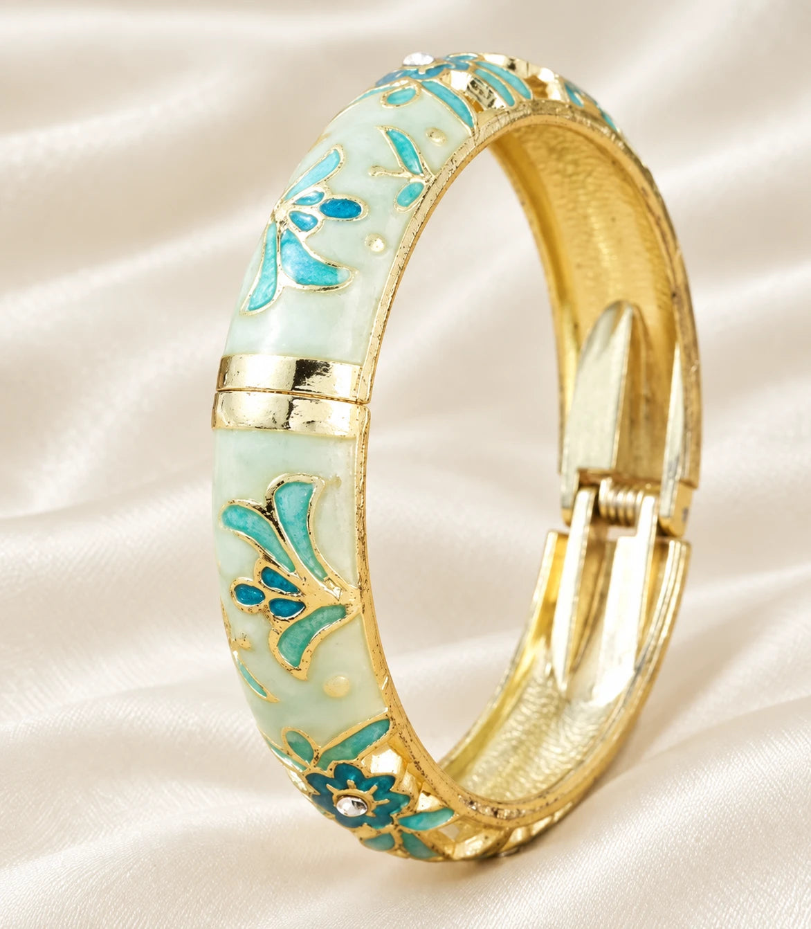 Sculpté — Blanc et turquoise