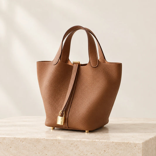 Alba — Sac cabas marron, photo travaillée sur fond crème