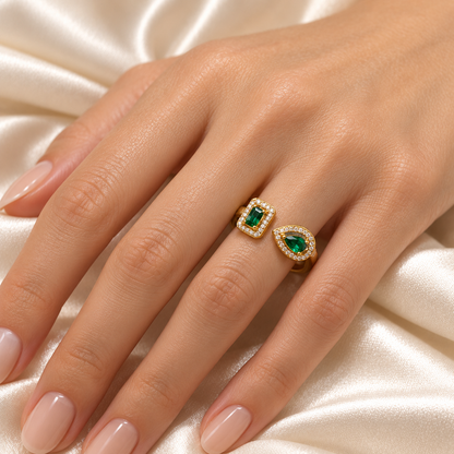 Bague Élia dorée verte portée