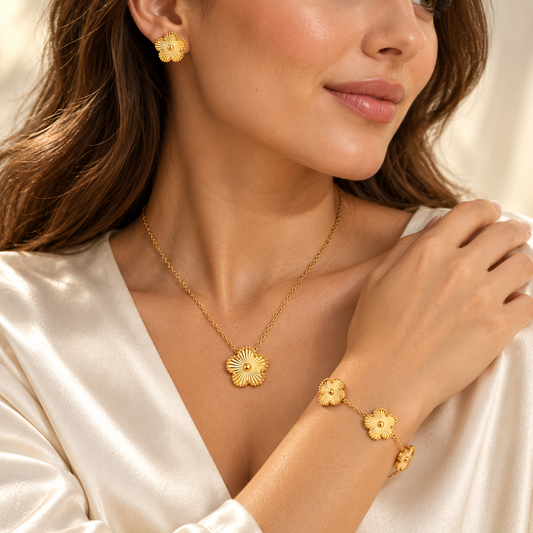Parure Floréa : collier, bracelet et boucles portés